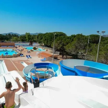 Châlet Dans Parc De Loisirs 5 étoiles Chalé Puget-sur Argens